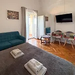 Σπίτι διακοπών Awesome In Ližnjan
