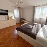 別荘 Awesome In Ližnjan